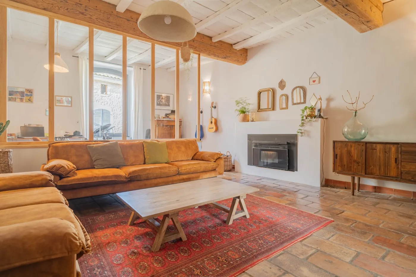 Photo immobilière d'un salon, réalisée pour Orpi La Calmette